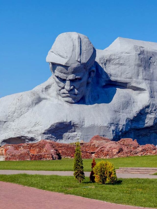 cropped-Brest-Fortress-Monument-Courage.jpg